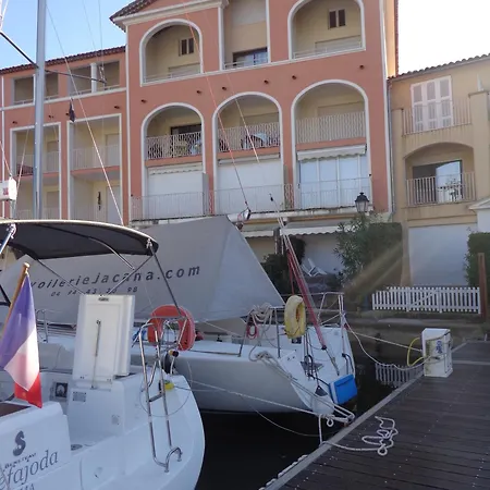 Avec Vue Sur Bateau Grimaud